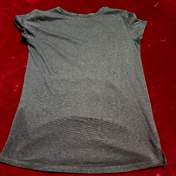 Old Navy Active T-shirt - Picture 6 of 7